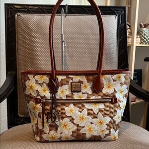 Dooney & Bourke Plumeria tote great very clean condition with big D&B hang tags